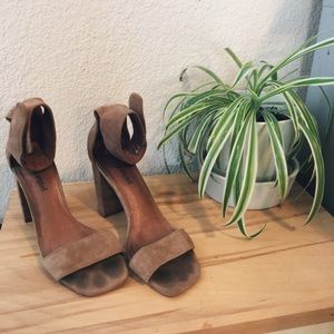 Jeffrey Campbell Lindsay Heel